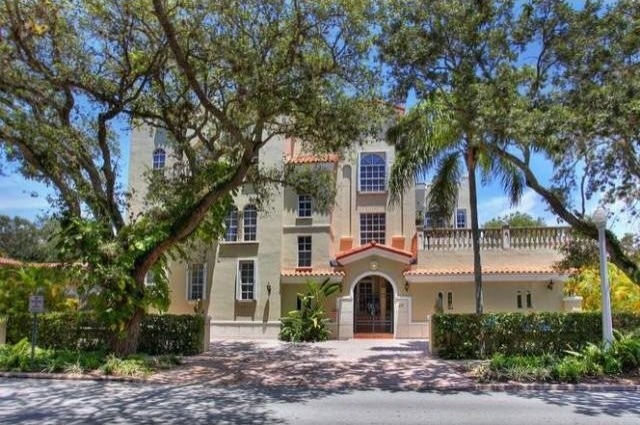 4 bedroom Flat For Sale: 111 EDGEWATER..