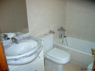 4 Bedrooms - Apartment - Girona - For.. - 2