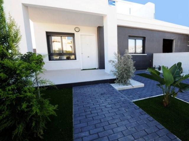 2 beds, 2 baths new bungalow in Los..