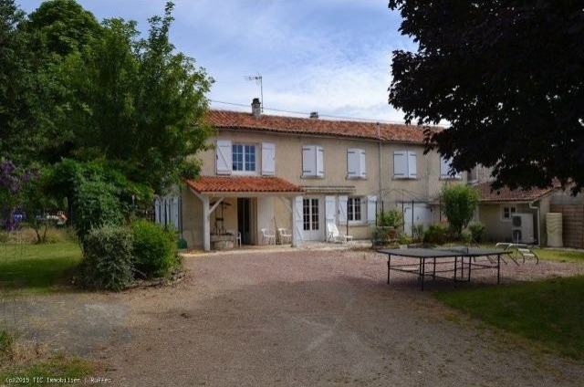 Charming 4 Bedroom Property With Garage.. - 2