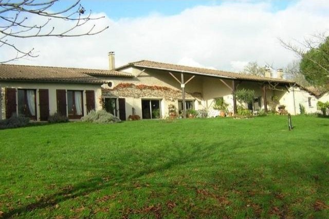 6 bedroom Villa For Sale: 79400 A 20..
