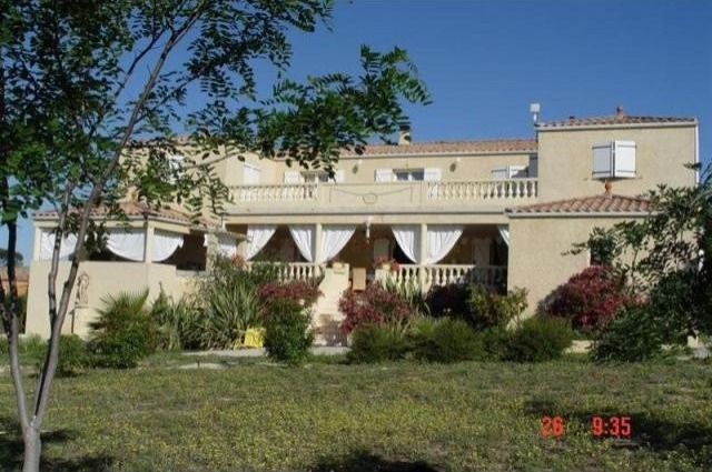 8 bedroom Villa For Sale: 34500 BEZIERS