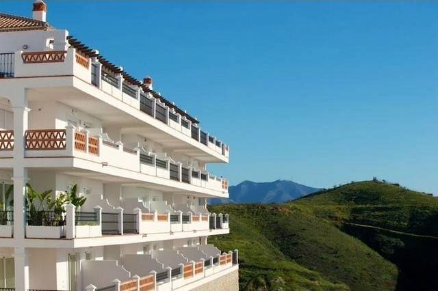 APARTMENT FOR SALE IN CALAHONDA - 2