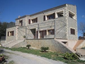 Artà, finca with a stone covered house.. - 2