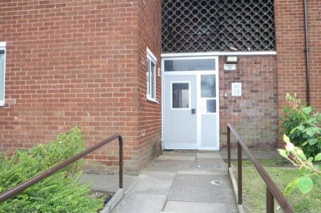 1 Bed Flat to rent in Halewood -..