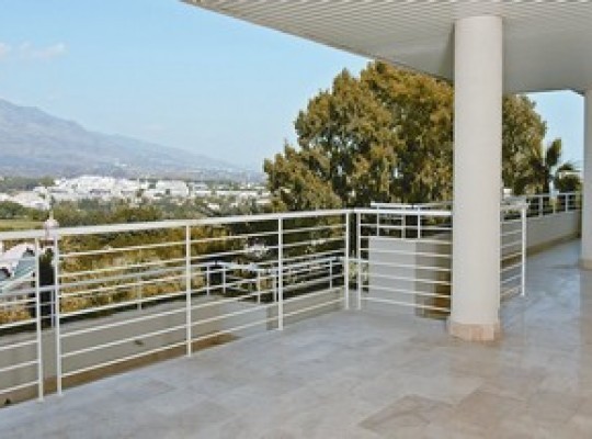 Apartment for sale in Nueva Andalucia..