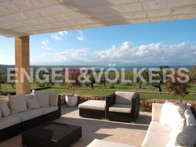 Exceptional property with views of the.. - 2
