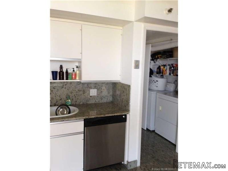 2 bedroom Flat For Sale: 2843 S.. - 2