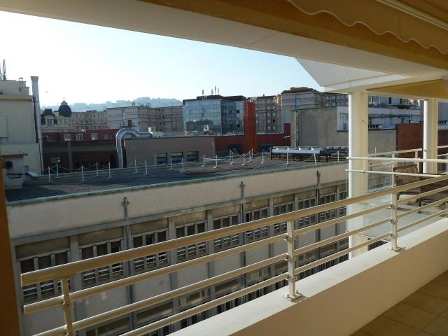 Modern two bed in Centre Ville - 2