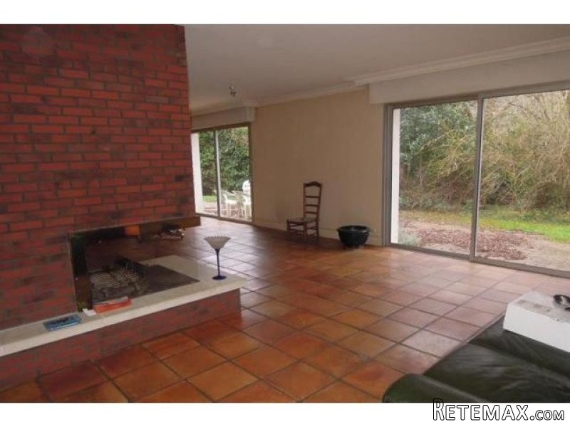 5 bedroom House For Sale: 86370 VIVONNE - 2