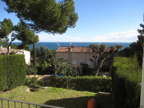 RENOVATED GROUND FLOOR WITH SEA VIEW IN..