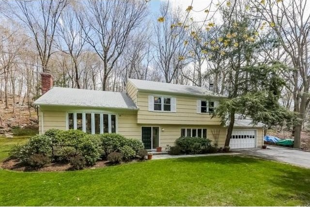 3 bedroom Residence For Sale: Armonk..