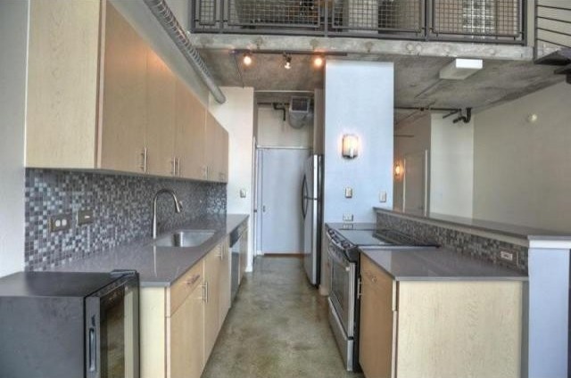 1 bedroom Apartment For Sale: 2000.. - 2