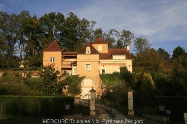 4 bedroom House For Sale: 24200 SARLAT - 2