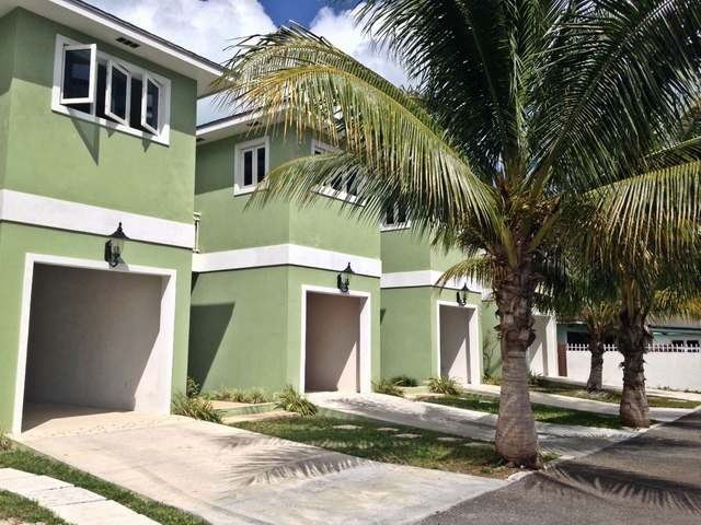 Apartment/townhouse - Live in the heart..