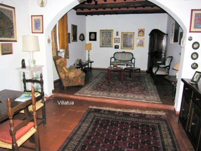 Country/farmhouse - For Sale - East of.. - 2