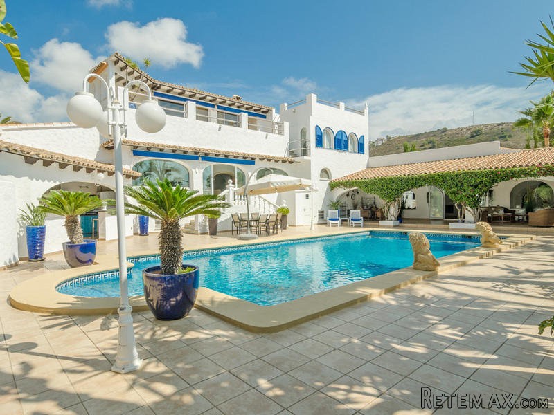 5 Bedrooms - Villa - Alicante - For Sale