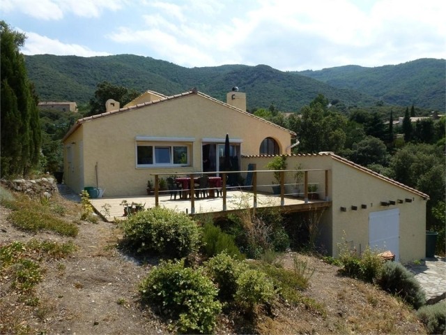 Tastefully Renovated Villa With Studio..