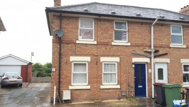 A DOUBLE BEDROOM TO LET IN WELLINGTON -..