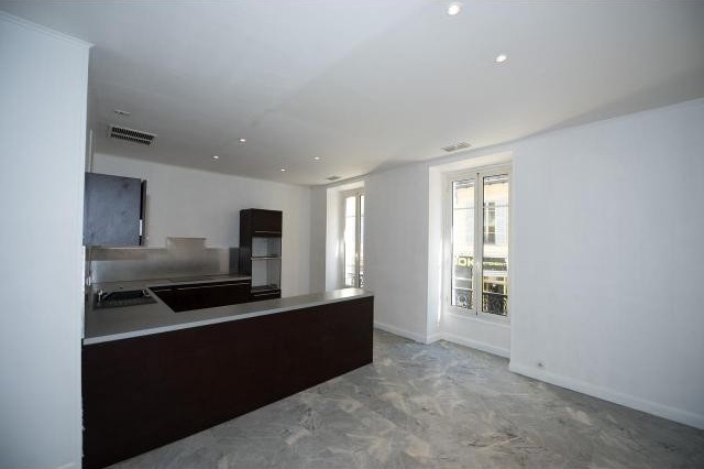 Charming two bed in Centre ville