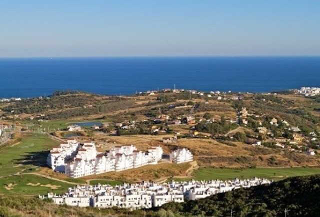 2 Bed Apartment for sale in Estepona - 2