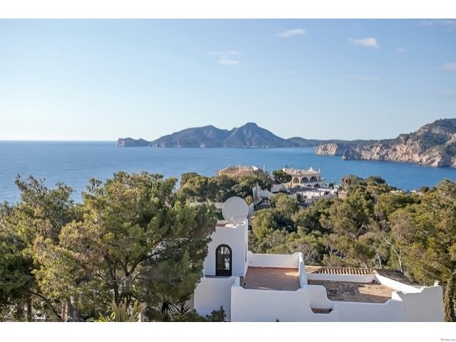 Terraced house with sea views in Port..