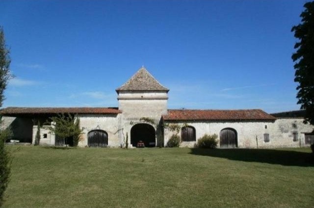 6 bedroom House For Sale: 17500 JONZAC - 2