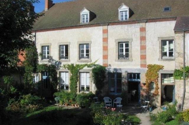 5 bedroom House For Sale: 63700..