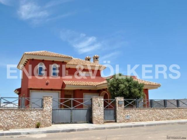 Elegant new villa with sea view