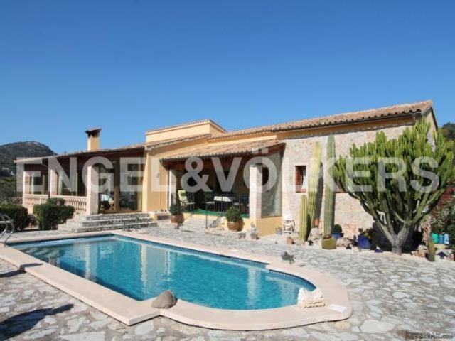 Lovely country house with sea views
