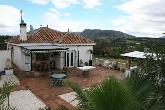 Villa - A spacious country property..