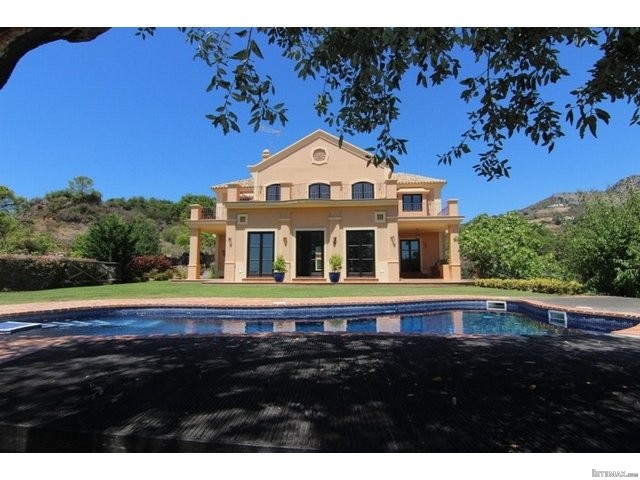 Villa for sale in Marbella Club Golf..