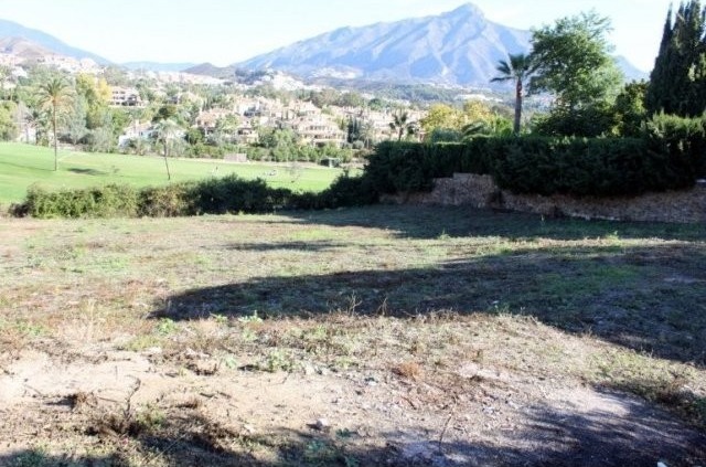 Fantastic Front Line Plot Overlooking.. - 2