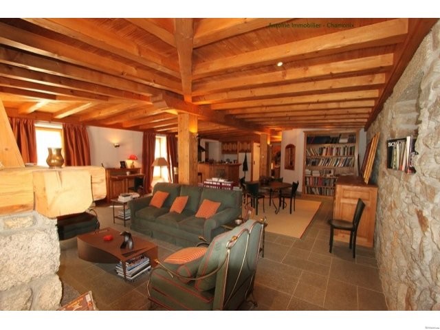 A spacious and centrally located 3 bed.. - 2