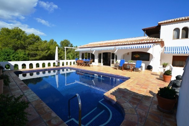 Immaculate 4 Bedroom Villa Loads.. - 2