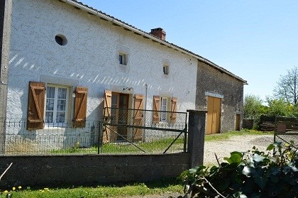 Farmhouse and barn with over 8000m2 of..