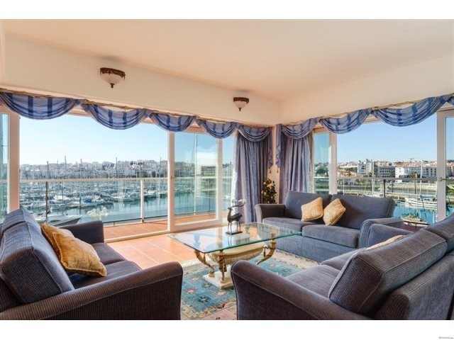 SIX BEDROOM LUXURY PENTHOUSE FOR SALE..