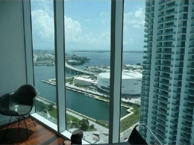 2 bedroom Flat For Sale: Miami 33132