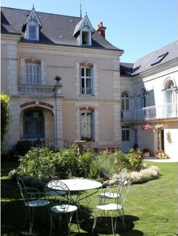 15 bedroom House For Sale: 86170 VIENNE - 2