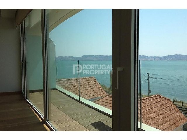 4 bedroom Sea View apartments along the..