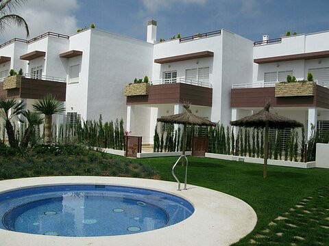 * Ground Floor Beach Resort Apartment