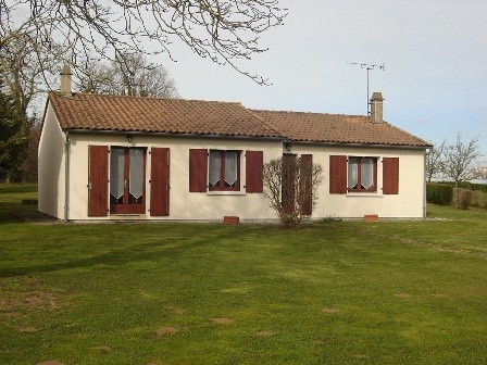 Bungalow with large barn Between..