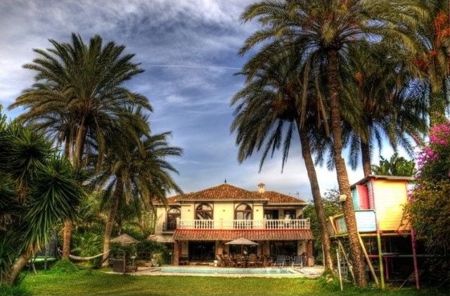 Villa for Sale in Almayate..