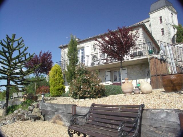 Fantastic location for this 3 bedroom.. - 2