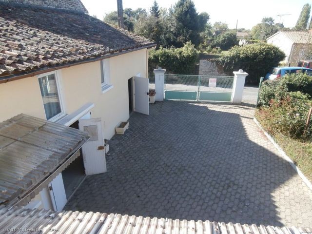 4 bedroomed townhouse close to all the.. - 2