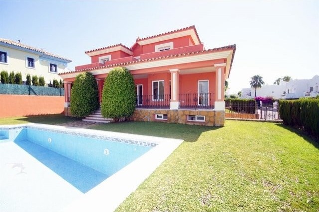 5 Bedrooms - Villa - Malaga - For Sale