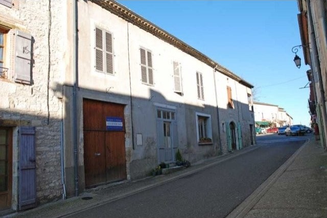 Spacious, South Facing Village House..
