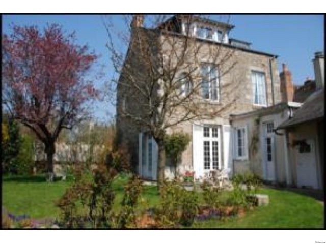 Bourgeois House in Good Condition