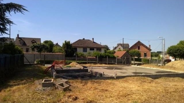 BOUSSAC in town 570 M land for building