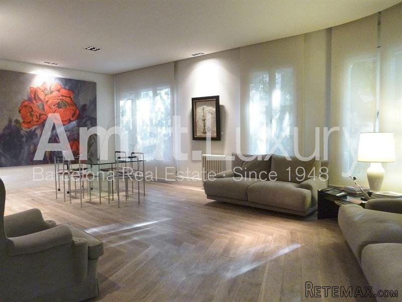 4 bedroom Flat For Sale: BARCELONA..